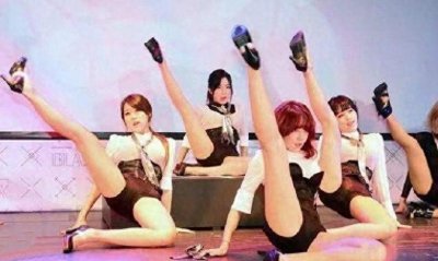 ​韩国女团热舞真是没底线！深蹲劈叉样样精通，网友：为出名太拼了