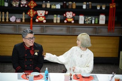 ​郑容和综艺感爆棚成为“气氛制造仪”