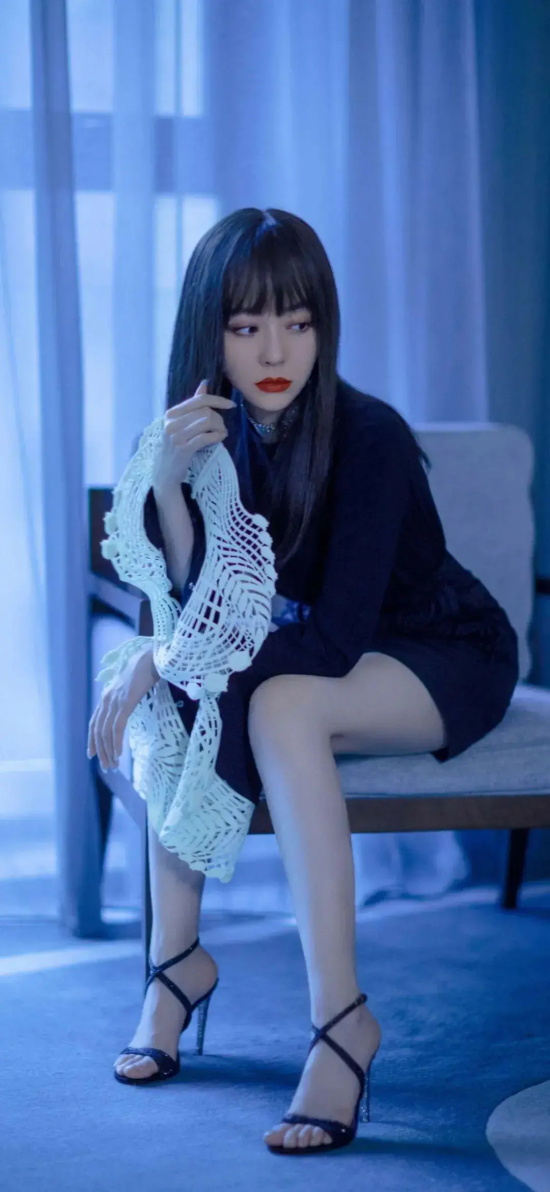 张靓颖妆容精致唯美高清写真，身材和颜值实力担当