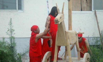 ​罚女生骑三角木马图片中国古代刑罚女生的木马刑具