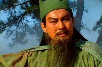 ​关羽为什么看不起黄忠?