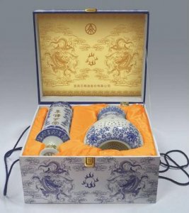 ​五粮液青花瓷52度价格表图(五粮液黄金酒52度)