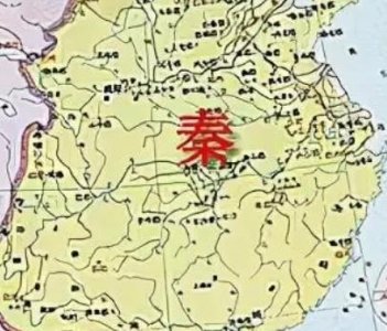 ​秦国前期没有爆发农民起义的原因是什么？