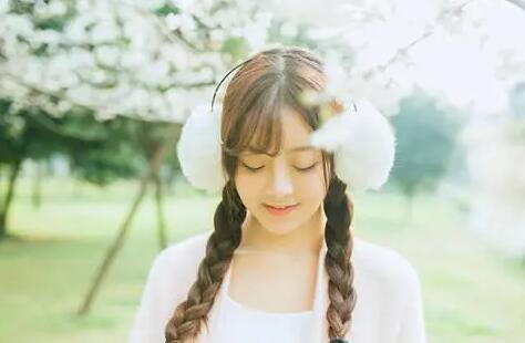 为什么女生都喜欢偏爱她的人