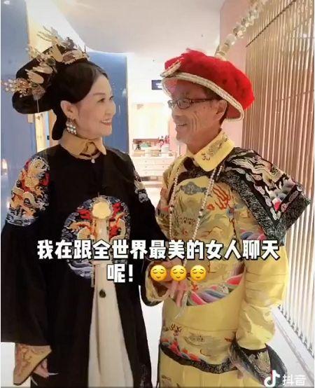 71岁最美少女奶奶惊艳网友，讲段子、穿汉服，走秀，女人高级的美是永不老去