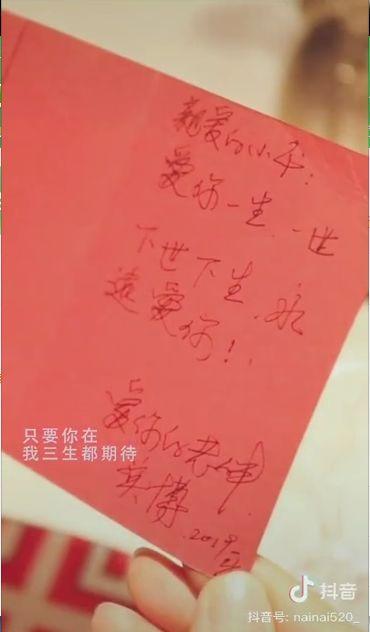 71岁最美少女奶奶惊艳网友，讲段子、穿汉服，走秀，女人高级的美是永不老去