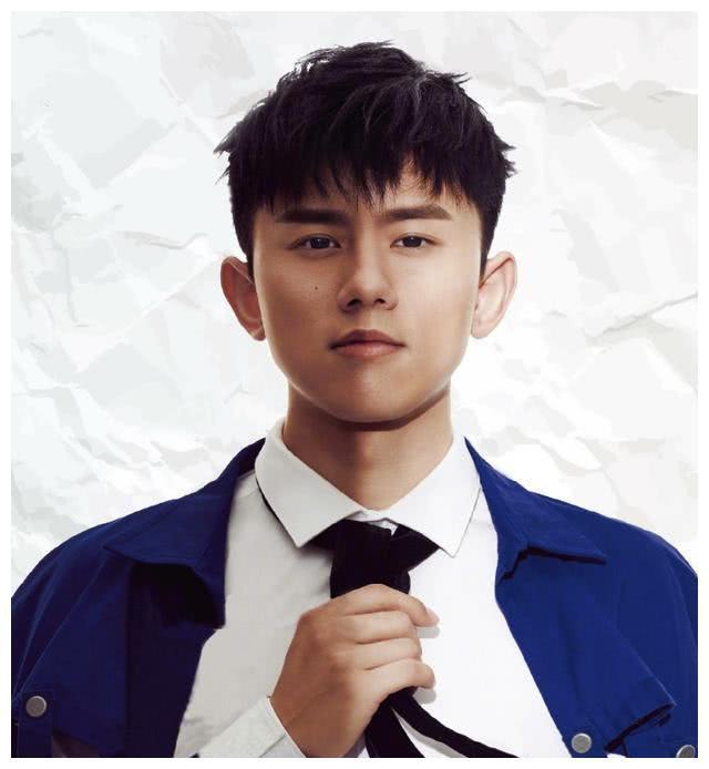他曾被谢娜直接表白，时隔这么多年，如今两人被叫做“模范夫妻”