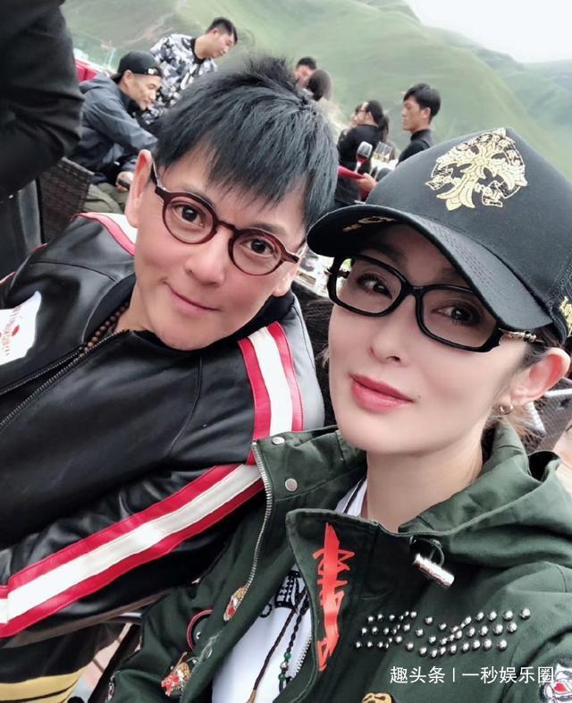 他曾被誉为第一帅男，却抛弃原配三次离婚，如今靠卖茶叶为生