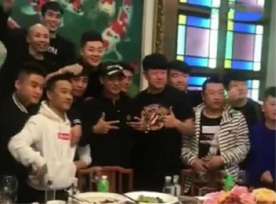 ​YY主播舞帝大佛被任达华遗忘，大佛自嘲网红离影视明星还好远