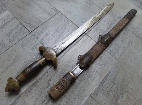 古代四大隐形兵器：鞘里藏刀，鞭中藏火，一器双杀，令敌死得茫然