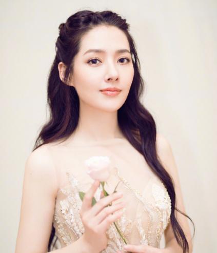 当红男星的女神，蔡徐坤的女神是她，易烊千玺的女神让人意想不到
