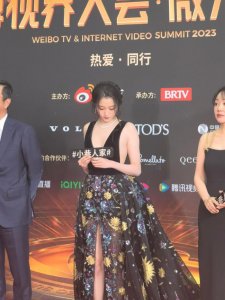 ​关晓彤内场 秀腿是她的统治区
