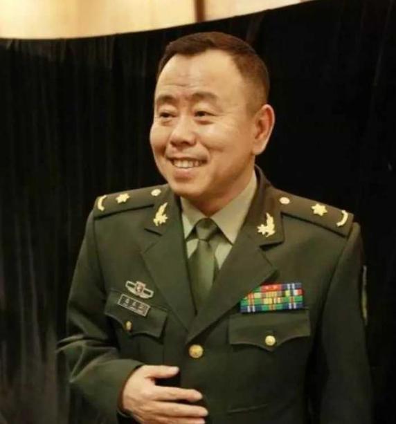 潘长江的军衔到底多高？网友：完全猜不到。