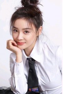 ​包文婧吐槽袁姗姗家里乱的就像“批发市场”和“猪圈”一样