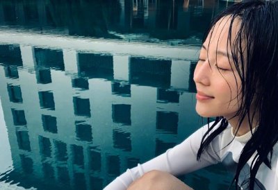 ​张钧甯，泳池和健身房美照曝出，网友：这泳装引人注意！