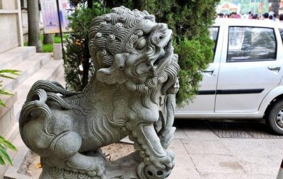 ​石狮子嘴里的球是怎么放进去的, 网友: 趁它不注意放的