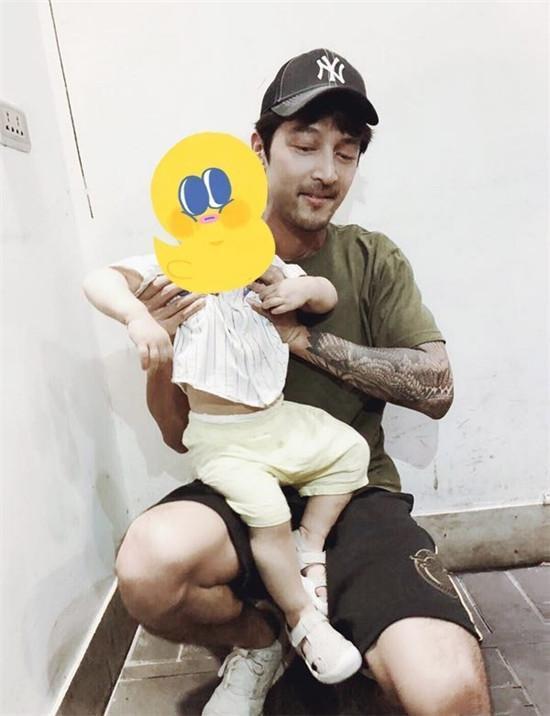 胡歌与袁弘张歆艺聚会，花臂纹身遭热议：还是那个梅长苏吗？
