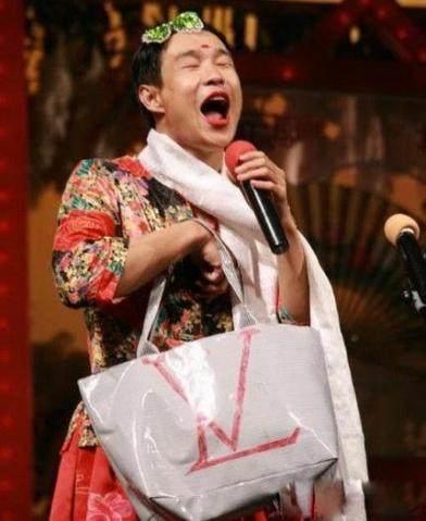 他上7次春晚反串不惹人烦，演技不输小沈阳！