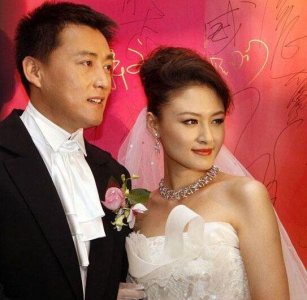 ​他曾是国家一级演员，老牛吃嫩草，娶小自己16岁娇妻