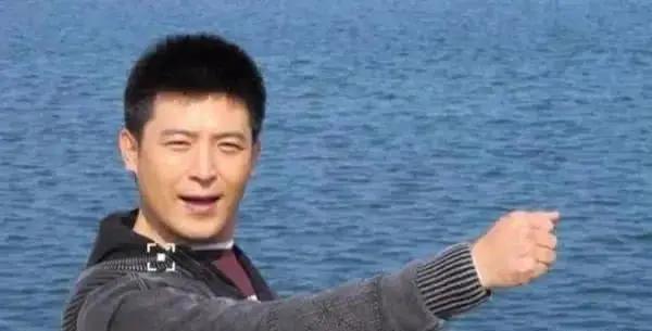 51岁小品演员孙涛，结婚多年妻子原来是她，颜值完全不输范冰冰！