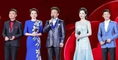 ​51岁小品演员孙涛，结婚多年妻子原来是她，颜值完全不输范冰冰！
