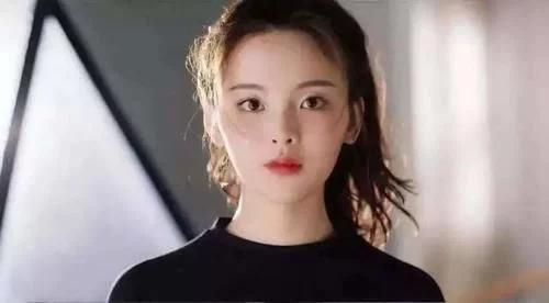 “哇唧唧哇”四大顶流肖战屈居第二，第一被龙丹妮视为“干女儿”