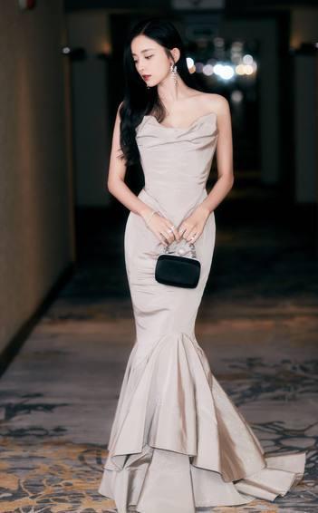 古力娜扎芭莎夜照片被流出，网友：这是仙女本人吗