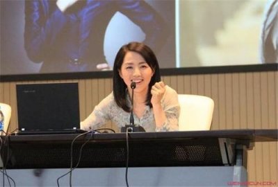 ​她是央视著名主持人，47岁的她婚姻幸福，兢兢业业25年还是临时工
