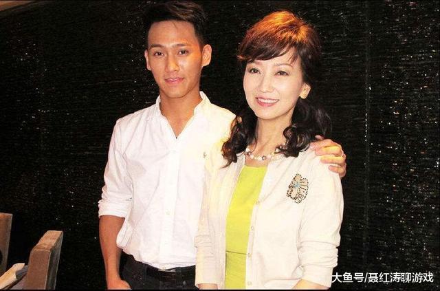 永远的白娘子赵雅芝三个儿子帅气逼人，继承妈妈美貌，基因太强大