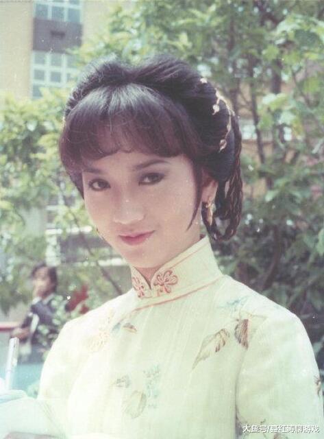 永远的白娘子赵雅芝三个儿子帅气逼人，继承妈妈美貌，基因太强大