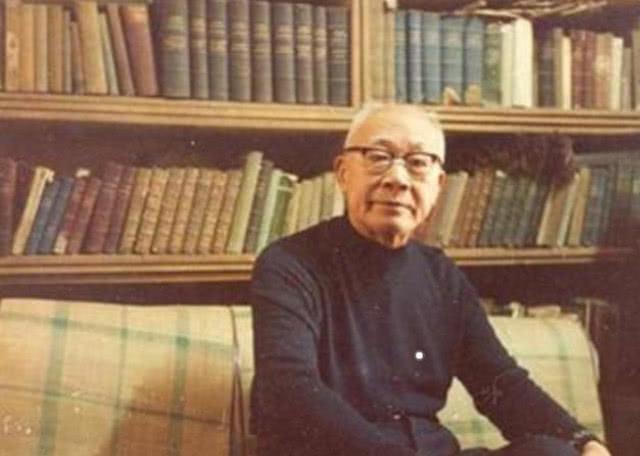 她15岁时被人灌麻醉药强占，离婚后爱上诗人，无名无分同居40年