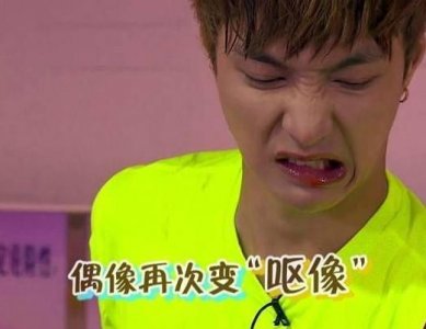 ​太污! 张艺兴被粉丝围堵调戏: 快脱掉! 害羞的他捂脸不敢面对