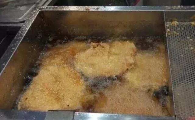 正新鸡排生意“一落千丈”，只因这一波操作，寒了吃客们的心