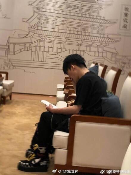 你见过穿西装的大张伟吗？ 被这组图秒成了小粉红！