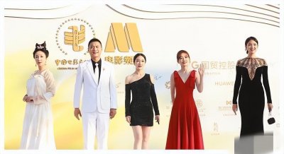 ​娱乐圈难以言表的10个尴尬名场面，明星们都希望当时时间静止