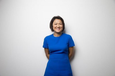 ​潘石屹的妻子长相挺朴素的，但平时穿衣很大气，一看就是老板娘