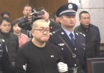 ​昆明头号“恶魔”孙小果，牙签扎乳轰动中央，判死刑后又活20年
