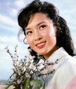 ​80年代女神方舒：为嫁屠洪刚，抛弃原配丈夫，今63岁现状落魄