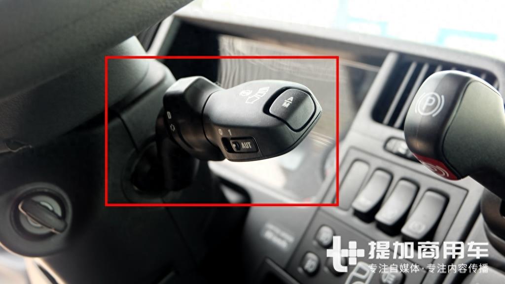 网友说这才是卡车，国内目前能买到的斯堪尼亚最新款卡车实拍
