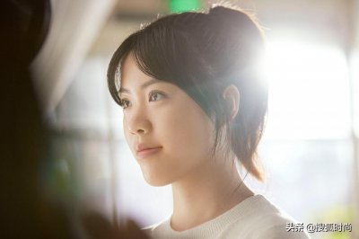 ​奥运冠军杨倩雅诗兰黛的开屏广告被刷屏，邻家小妹变身氧气美女