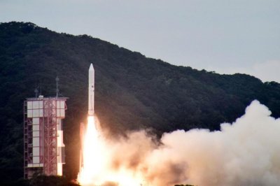 ​日本火箭发射失败，8枚卫星也被远程摧毁，052D或目睹一切
