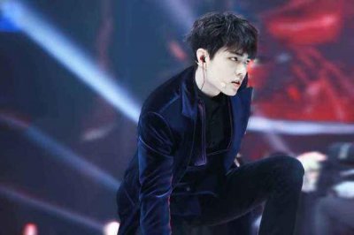 ​肖战为什么叫有钱哥哥？这个称呼的由来还和他的签名有关