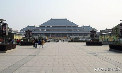 ​越王勾践剑特写照：埋地下两千年依旧无比锋利，图9为吴王夫差矛