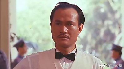 ​林正英在酒吧大战陈慧敏被一拳打趴在地