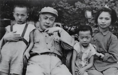 ​陈毅子女现状：长子身居要职，次子为少将，老三和女婿更厉害