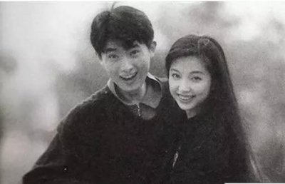 ​李冰冰恋情曝光 与神秘男牵手拥吻 网友喊话任泉：别光顾做生意啦！