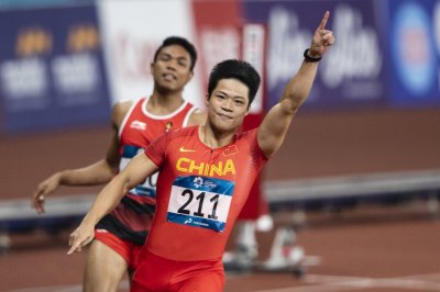 ​9秒92！苏炳添破亚运会纪录，夺得男子百米冠军