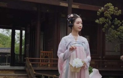 ​“汉尚”来新汉服，这款“黑白双煞”太适合十里，她一笑袍子抖了