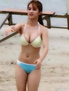 ​邓月平：从普通服务员到网络女神，36F身材引发热议