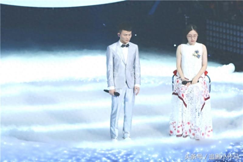 周深助郭沁夺小组赛冠军 唯美合作《大鱼》